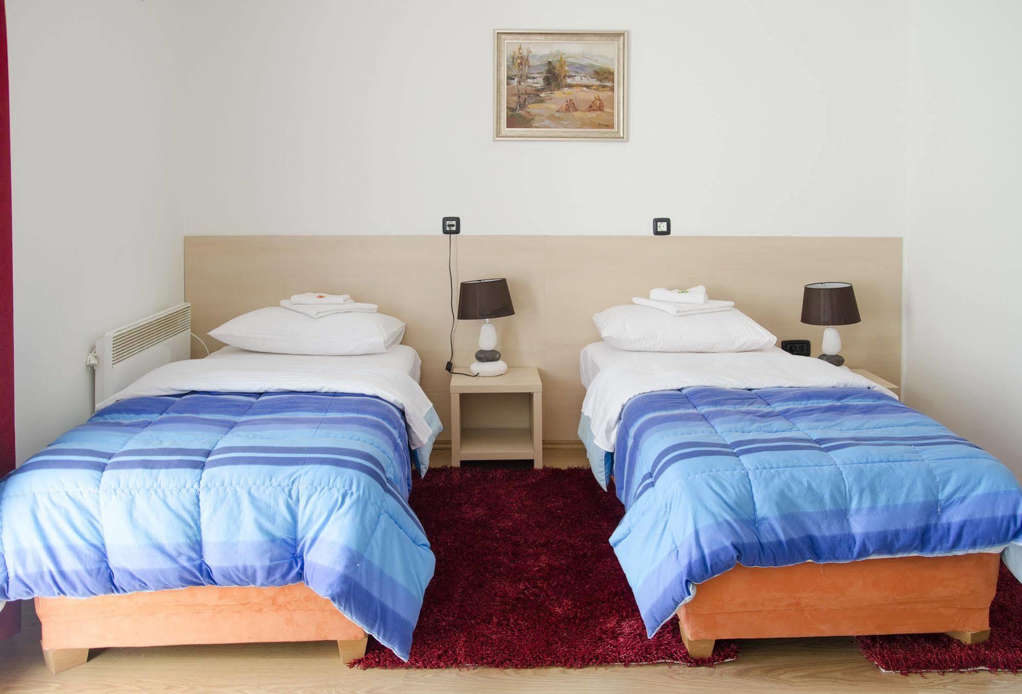 Hotel Viv Trebin Dış mekan fotoğraf